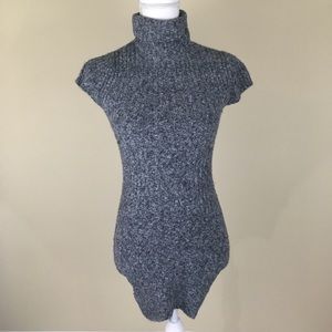 Turtle neck short sleeve sweater